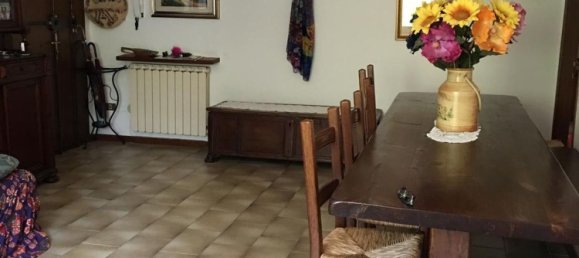 2-salle Appartement à Scheggia e Pascelupo, Italy No. 255850 18