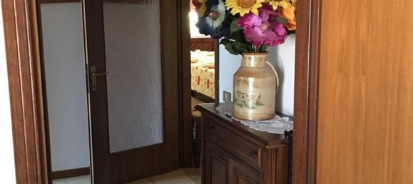 2-salle Appartement à Scheggia e Pascelupo, Italy No. 255850 8