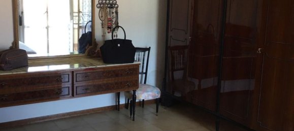 2-salle Appartement à Scheggia e Pascelupo, Italy No. 255850 14