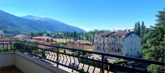 2-salle Appartement à Scheggia e Pascelupo, Italy No. 255850 17