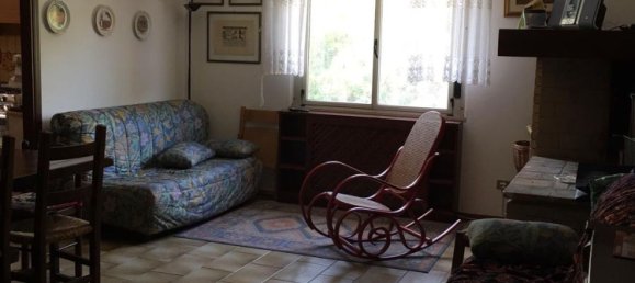 2-salle Appartement à Scheggia e Pascelupo, Italy No. 255850 2