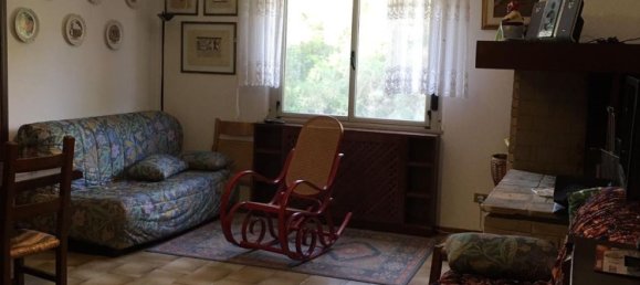 2-salle Appartement à Scheggia e Pascelupo, Italy No. 255850 4