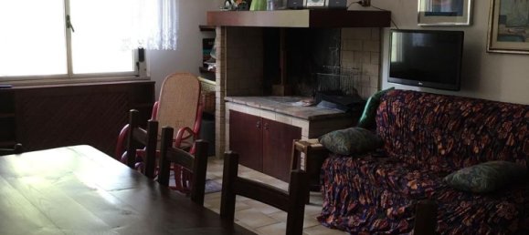 2-salle Appartement à Scheggia e Pascelupo, Italy No. 255850 19