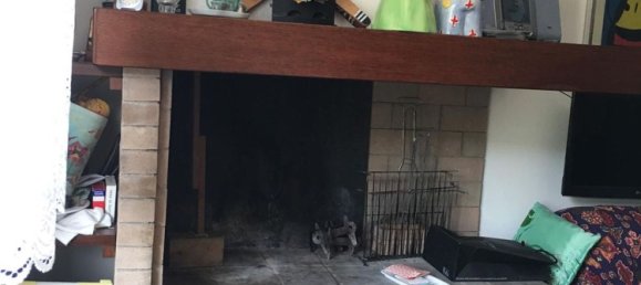 2-salle Appartement à Scheggia e Pascelupo, Italy No. 255850 3