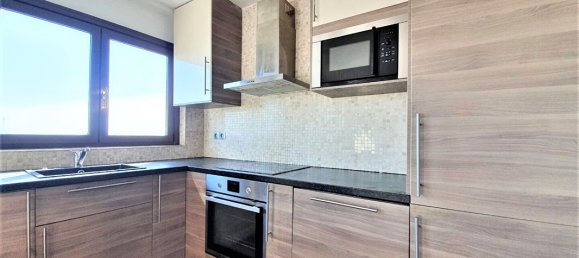 1 bedroom Apartment in Courbevoie, France No. 351975 2