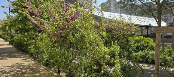 1 bedroom Apartment in Courbevoie, France No. 351975 3