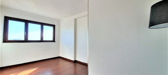 1 bedroom Apartment in Courbevoie, France No. 351975 8