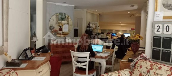 1غرفة عقار تجاري في Naples, Italy رقم 86048 6