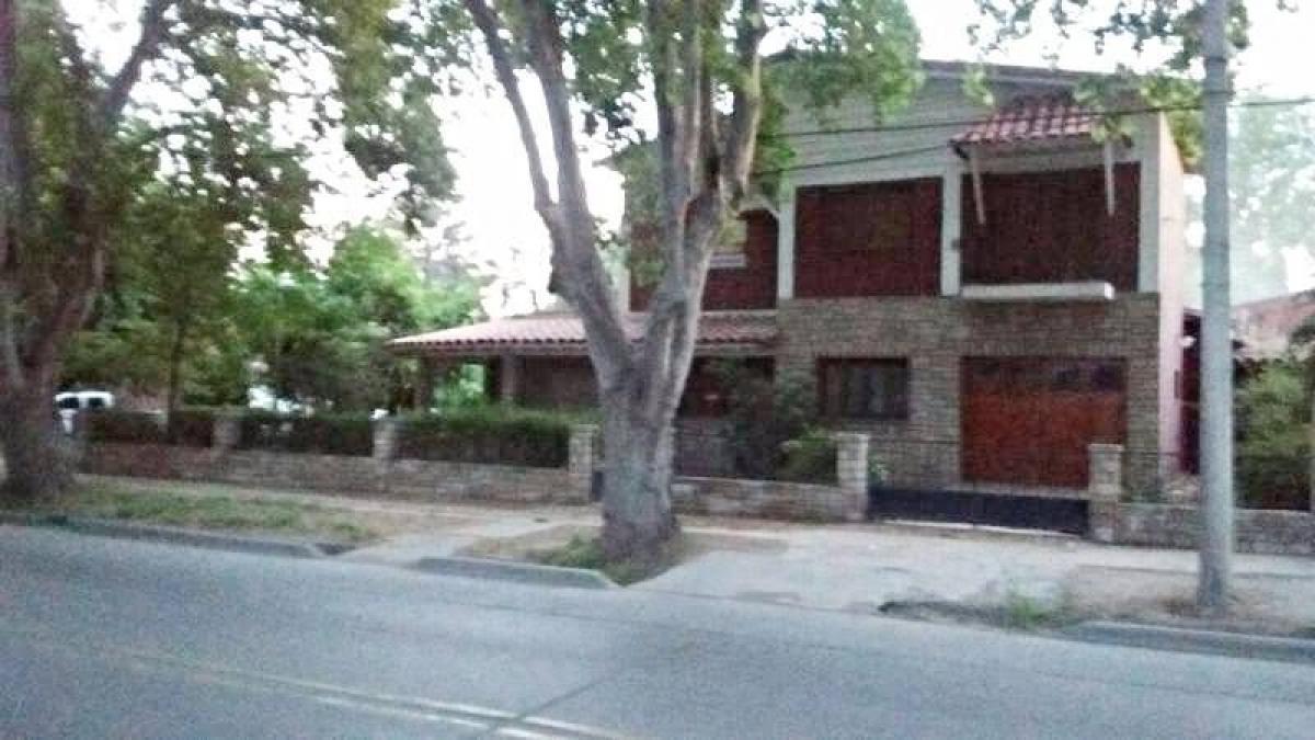 Дом с 7 спальнями в Мендоса, Аргентина № 5520