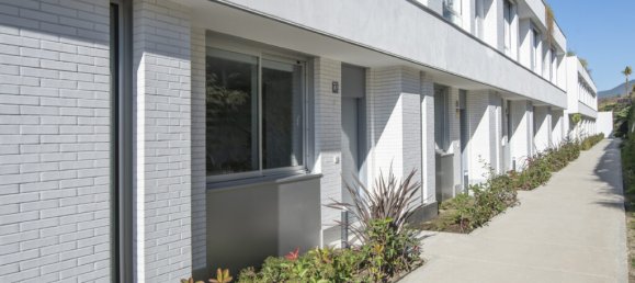 3 bedrooms Townhouse in Estepona, Spain No. 4484 2