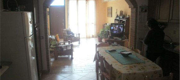 5 rooms Apartment in Castelfranco di Sotto, Italy No. 126497 3