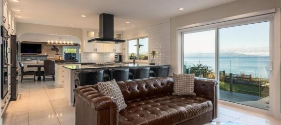 5 bedrooms House in British Columbia, Canada No. 1100 7