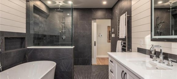 5 bedrooms House in British Columbia, Canada No. 1100 10