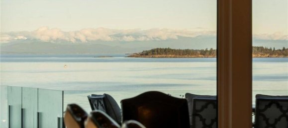 5 bedrooms House in British Columbia, Canada No. 1100 3