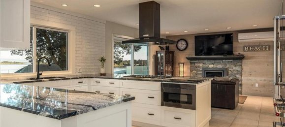 5 bedrooms House in British Columbia, Canada No. 1100 6