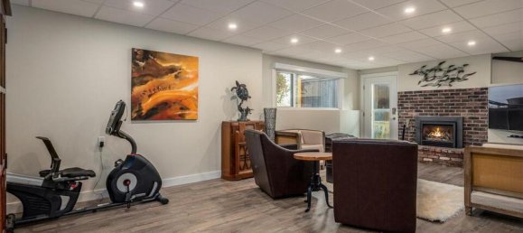 5 bedrooms House in British Columbia, Canada No. 1100 12