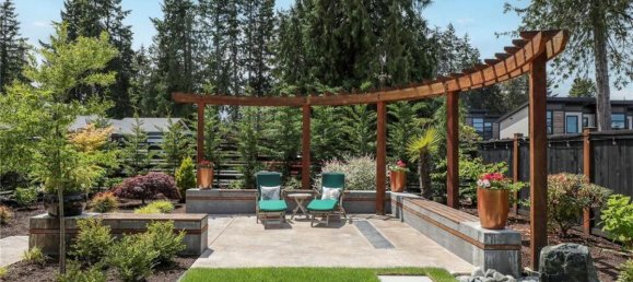 5 bedrooms House in British Columbia, Canada No. 1100 2