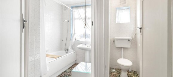 3 bedrooms House in London, United Kingdom No. 6642 34