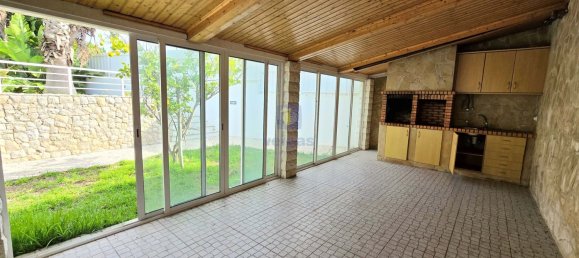 5 bedrooms Villa in Sesimbra, Portugal No. 122689 8