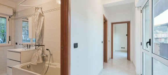 Квартира с 4 комнатами в Специя, Италия № 90313 24