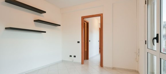 Квартира с 4 комнатами в Специя, Италия № 90313 11