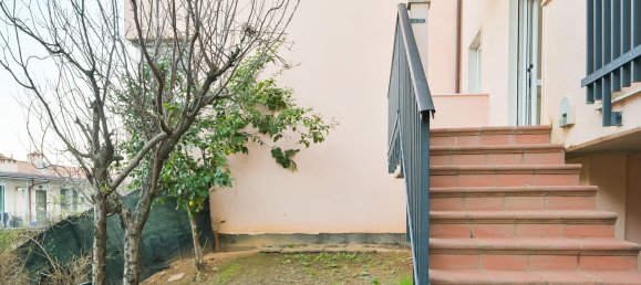 Квартира с 4 комнатами в Специя, Италия № 90313 4