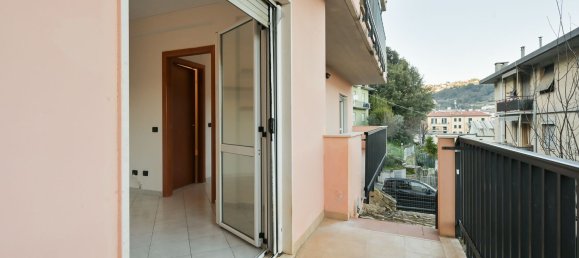 Квартира с 4 комнатами в Специя, Италия № 90313 5