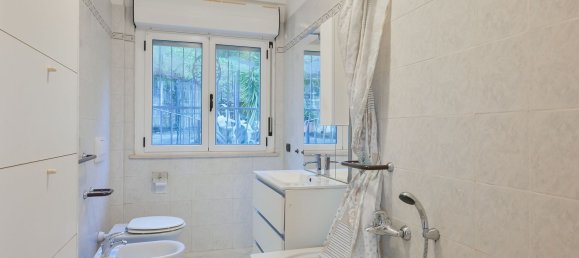 Квартира с 4 комнатами в Специя, Италия № 90313 25