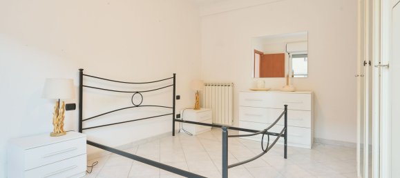 Квартира с 4 комнатами в Специя, Италия № 90313 17