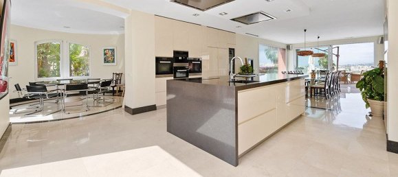 8 bedrooms Villa in Estepona, Spain No. 55352 9