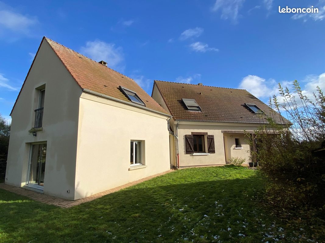 Casa de 3 dormitorios en Jaux, France No. 153129