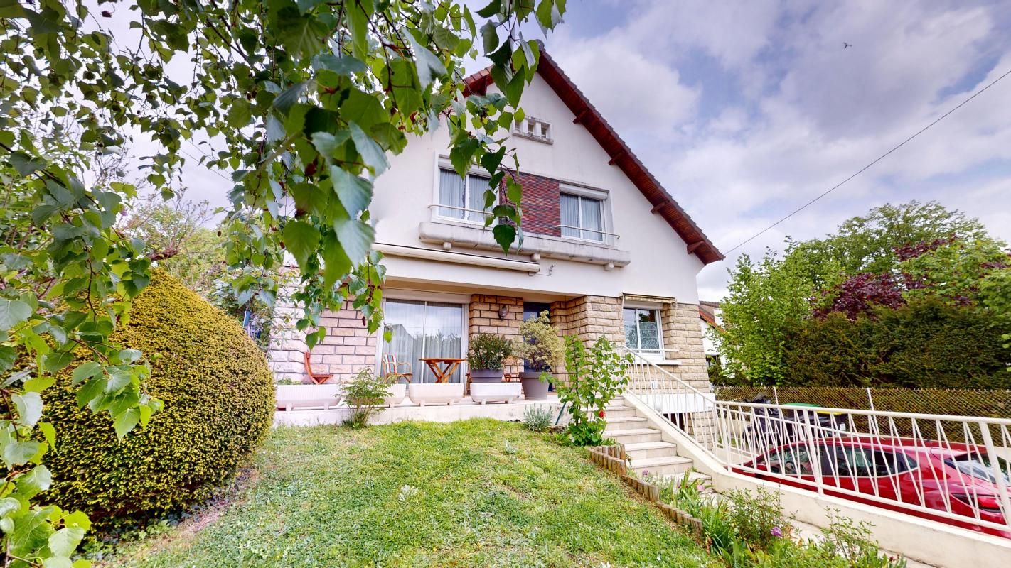 5 bedrooms House in Sainte-Genevieve-des-Bois, France No. 318547