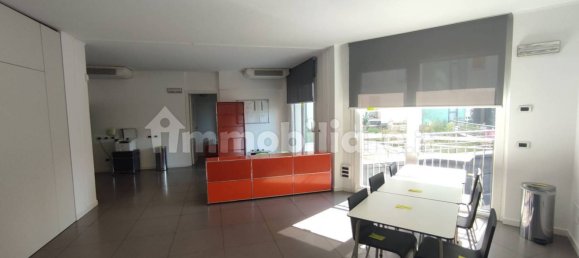 Escritório de 5 divisões em Como, Italy N.º 296474 7