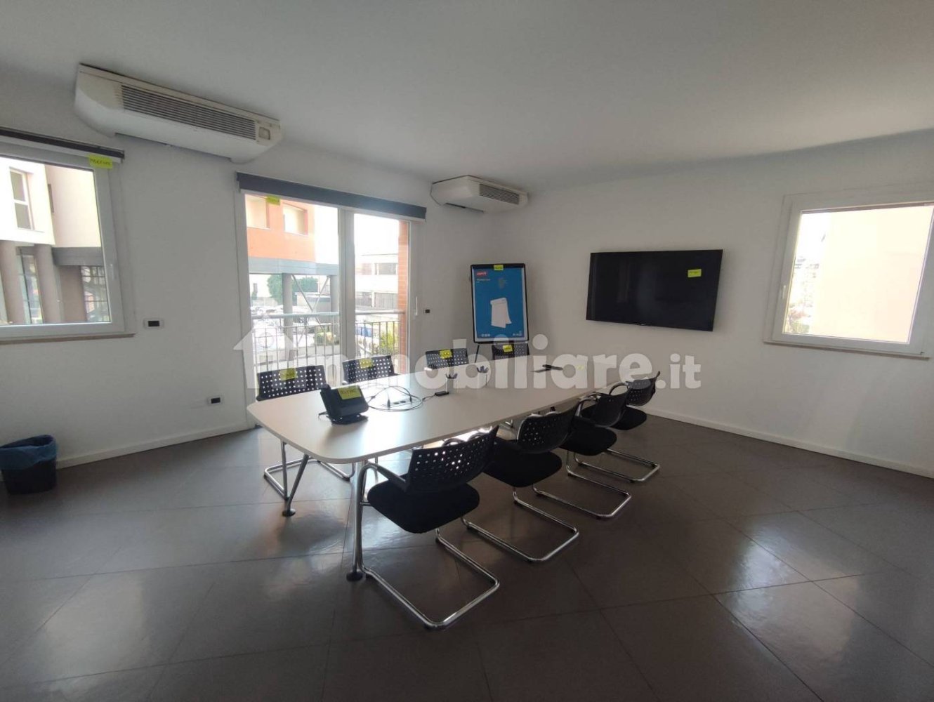 Escritório de 5 divisões em Como, Italy N.º 296474