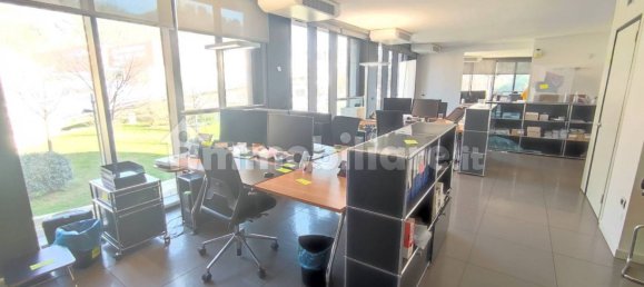 Escritório de 5 divisões em Como, Italy N.º 296474 4