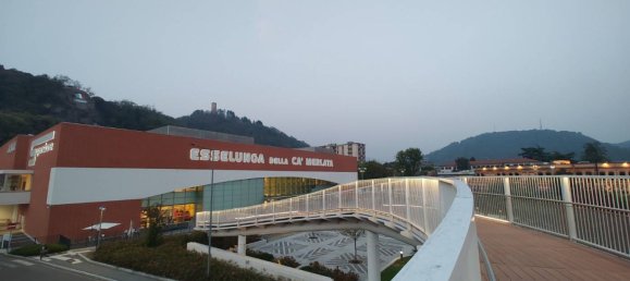 Escritório de 5 divisões em Como, Italy N.º 296474 20