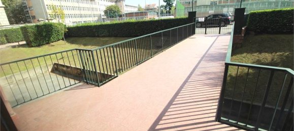 3 bedrooms Apartment in Novara, Italy No. 374155 4