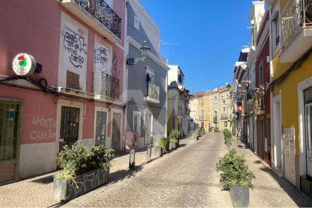 237m² Building in Setubal, Portugal No. 63783
