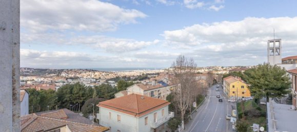 Квартира с 3 спальнями в Анкона, Италия № 80295 16