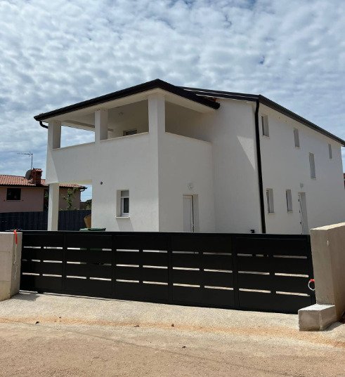 3 bedrooms House in Novigrad, Croatia No. 201