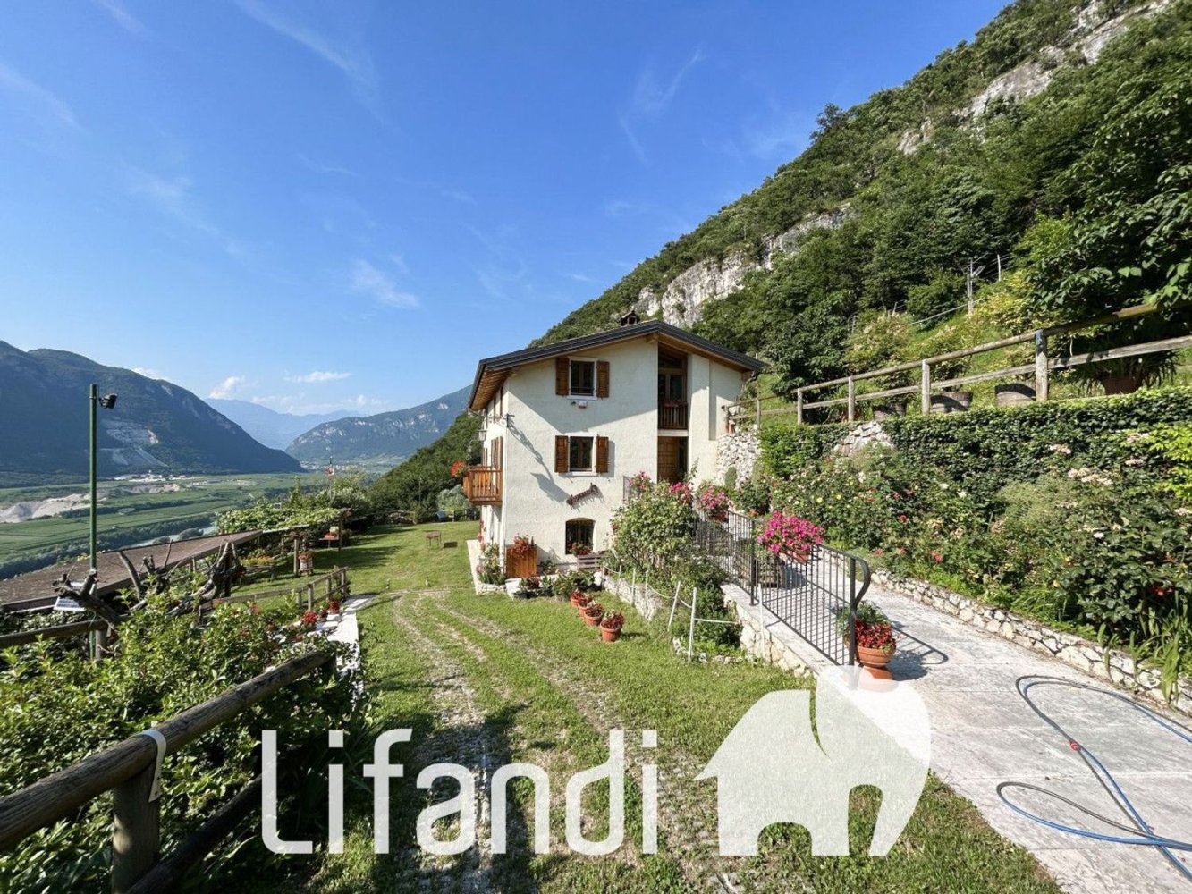 7 rooms Villa in Ala, Italy No. 72637