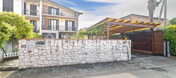 3 bedrooms Villa in Cascina, Italy No. 35600 9