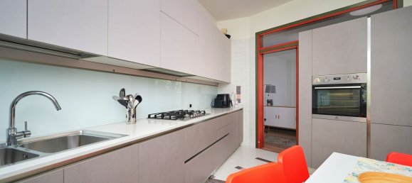 5-salle Appartement à Conegliano, Italy No. 258629 12