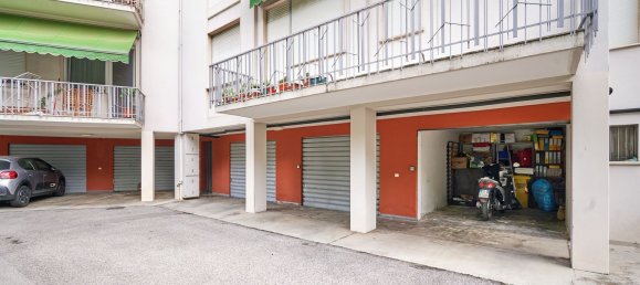 5-salle Appartement à Conegliano, Italy No. 258629 34