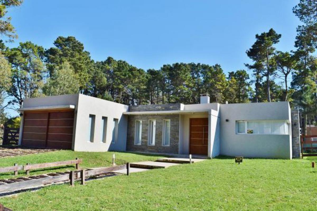 Casa de 4 dormitorios en Mar del Plata, Argentina No. 70669