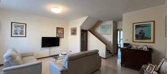 11 bedrooms House in Fidenza, Italy No. 358253 3