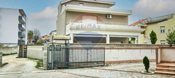 5 rooms Apartment in Montesilvano, Italy No. 136052 34