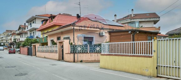 5 rooms Apartment in Montesilvano, Italy No. 136052 36