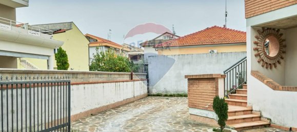 5 rooms Apartment in Montesilvano, Italy No. 136052 5