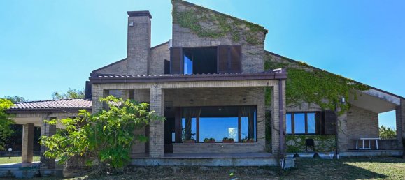 3 bedrooms Villa in Moresco, Italy No. 60283 11